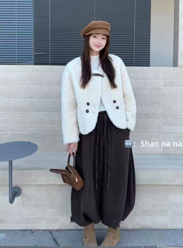 2025秋冬新款皮毛一体羊羔毛短款圆领时尚小香风外套加厚百搭