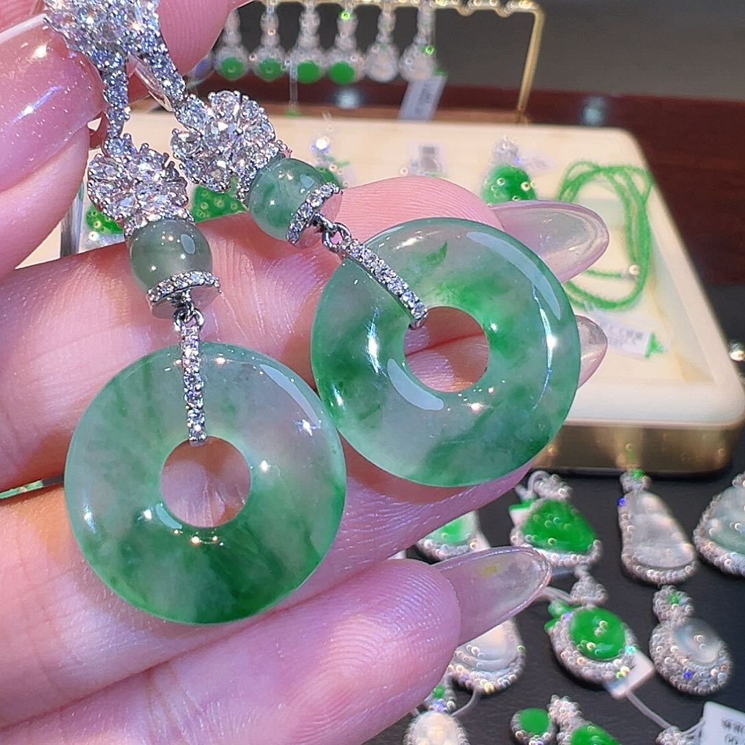 翡翠耳环18K金镶嵌翡翠