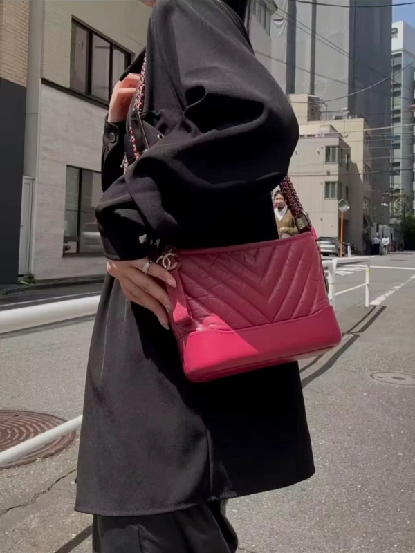 95新 Chanel/香奈儿 玫红色全皮斜纹中号流浪包 长27.5 26开带卡