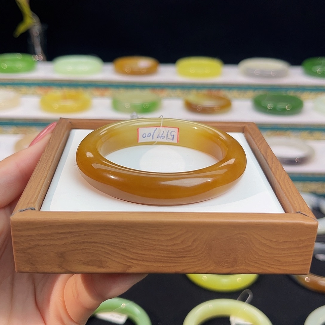 未镶嵌手镯和田玉枫叶红