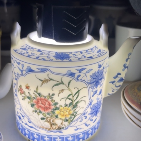 瓷其他提梁壶一个