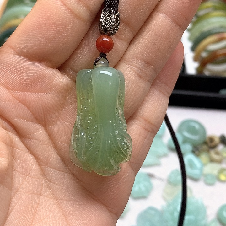 蛇纹石玉挂件未镶嵌