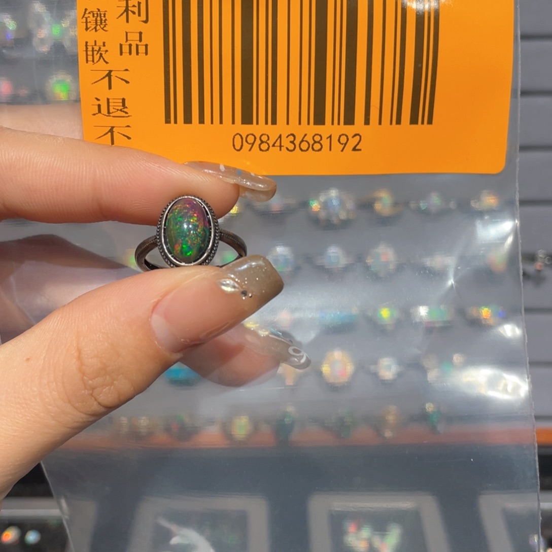 欧泊欧泊戒指银S925镶嵌奇****?