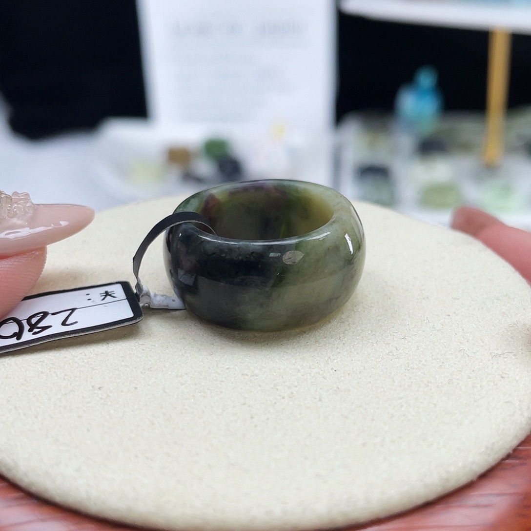 和田玉未镶嵌戒指P7黑羊洞轮胎18不退换