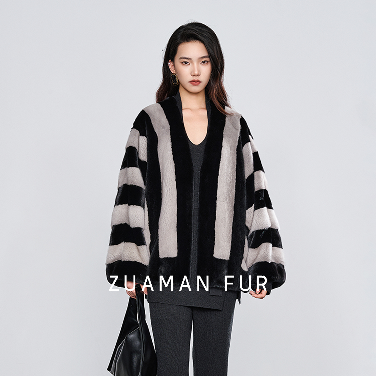 祖阿曼[小蜜蜂]新款进口天鹅绒蝙蝠袖短款女士毛毛外套女316