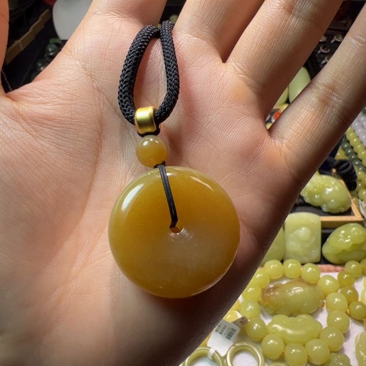 和田玉（黄玉）颈饰未镶嵌