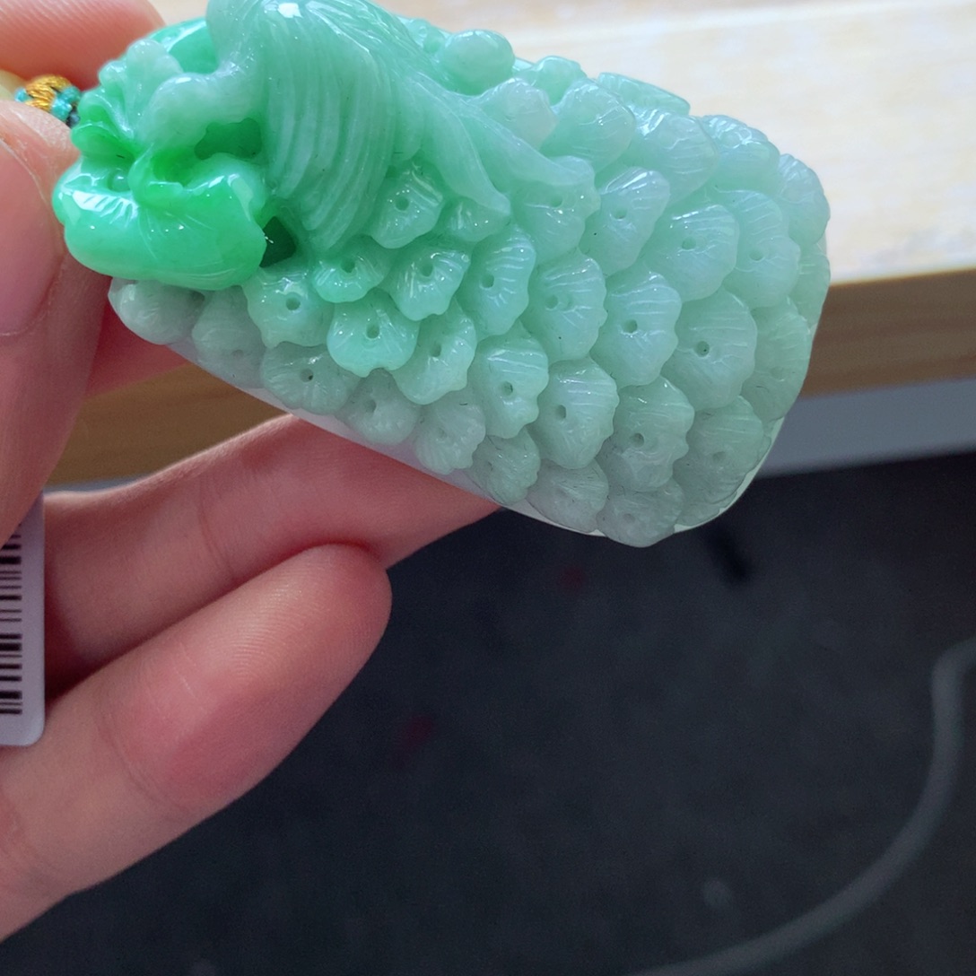 翡翠颈饰未镶嵌吊坠