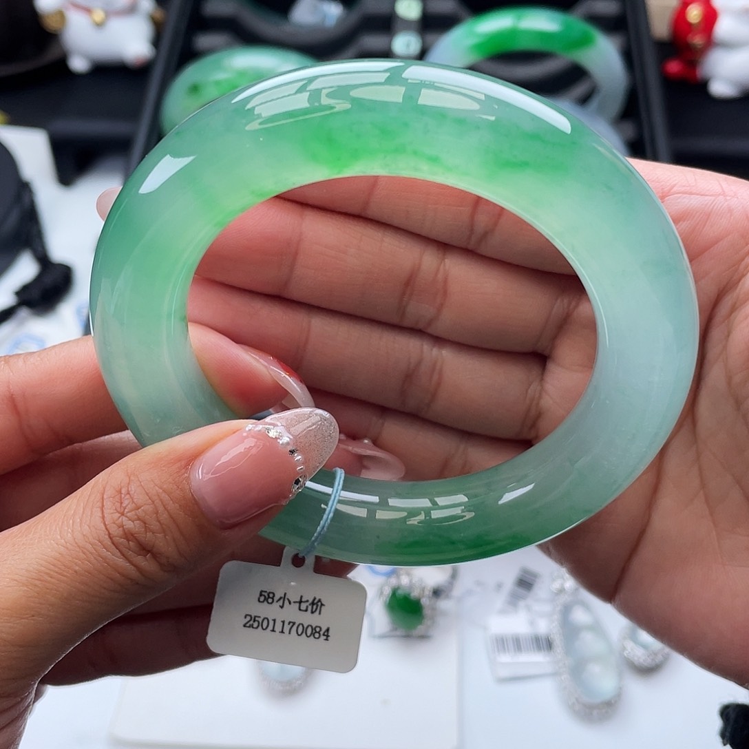 翡翠手镯未镶嵌58-59圆条，定金