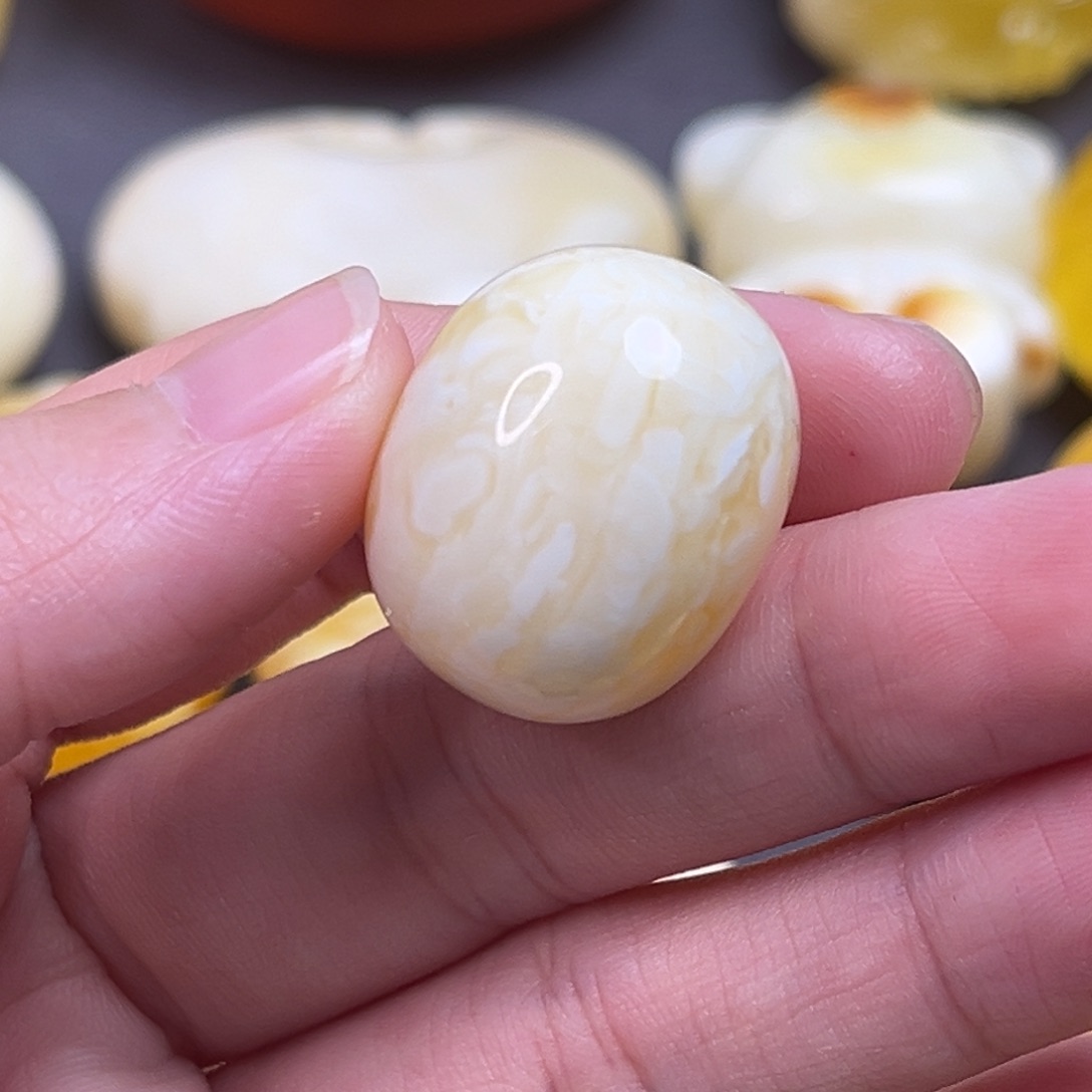 琥珀裸石未镶嵌枣珠