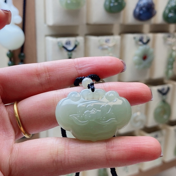 福***王和田玉未镶嵌颈饰