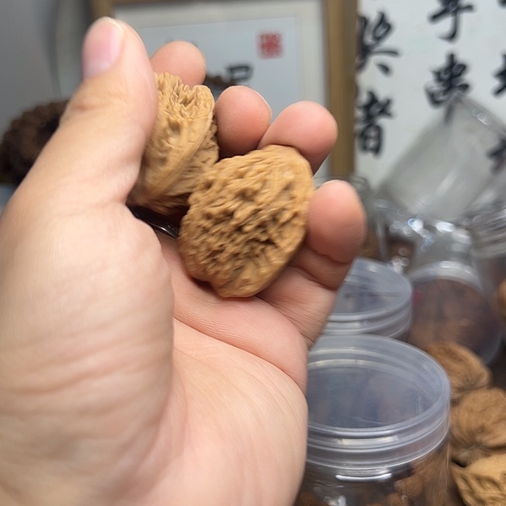 这***大吊坠桃核虎头核桃