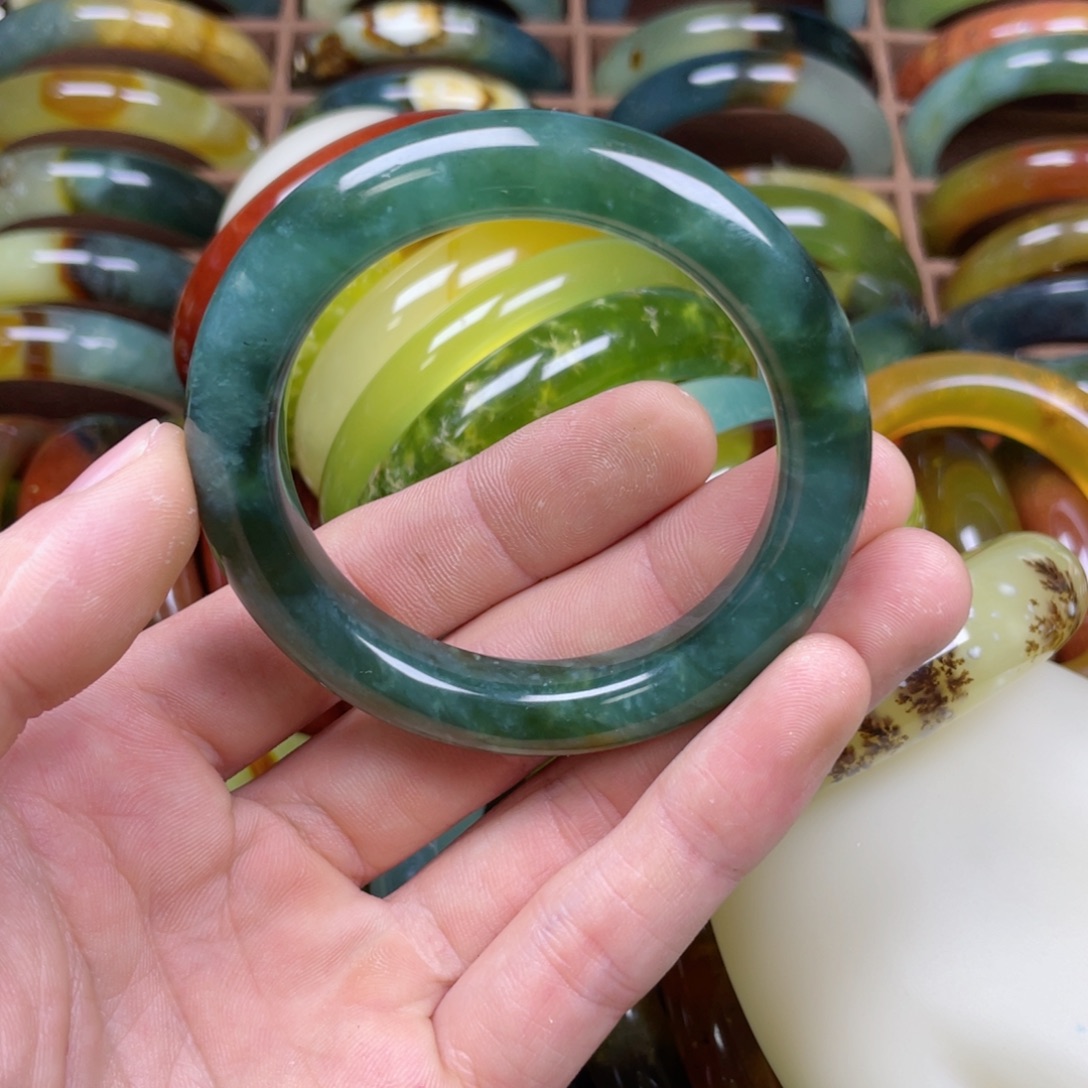 蛇纹石玉未镶嵌手镯