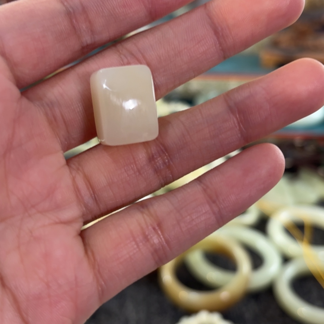 少***⁸和田玉（糖玉）未镶嵌手镯