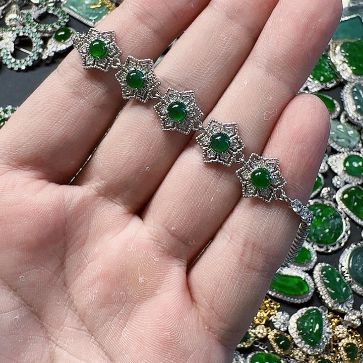 翡翠颈饰未镶嵌天然A货翡翠放漏