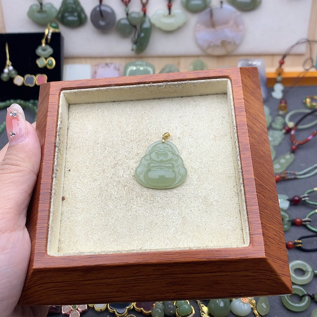 和田玉吊坠(不含链)18K金镶嵌