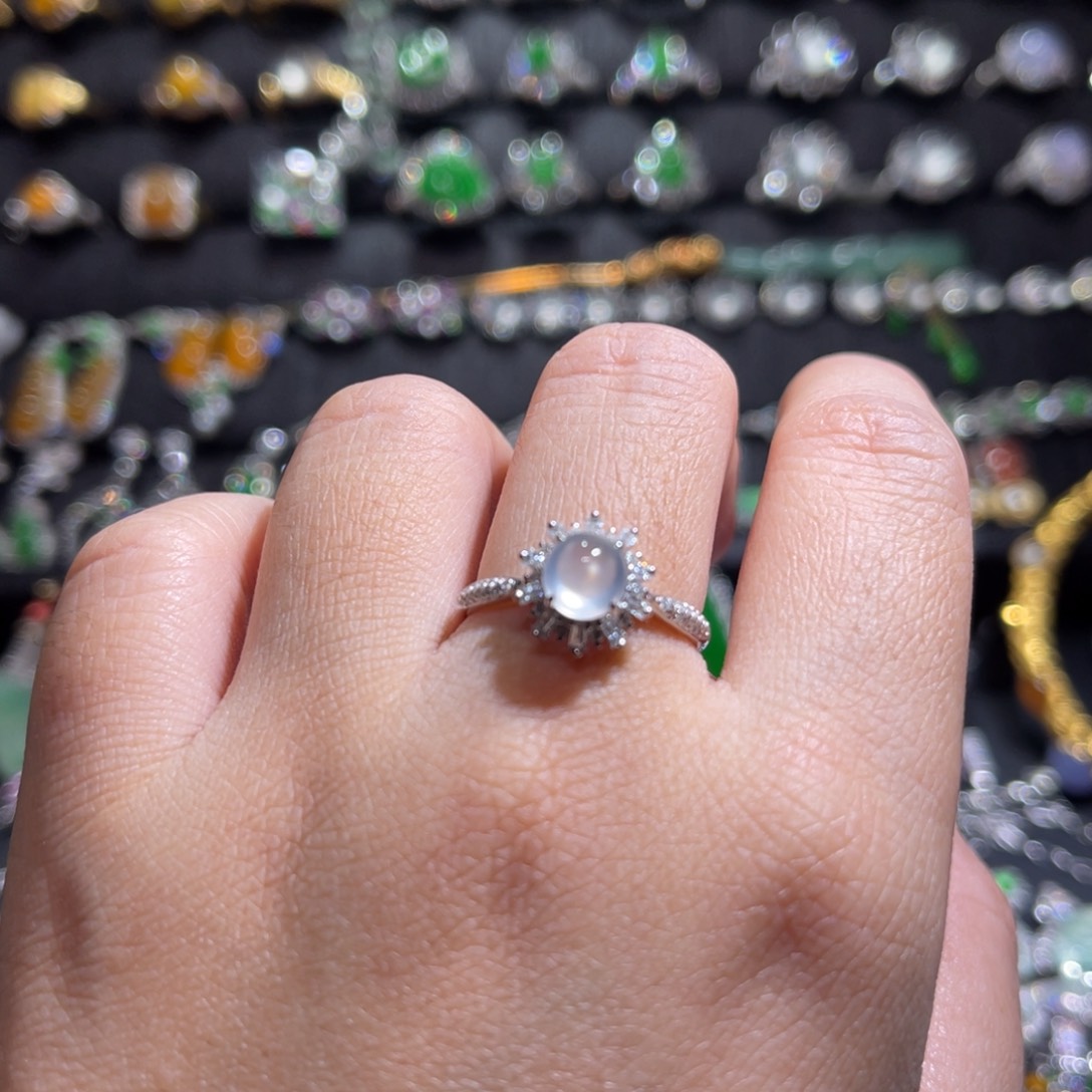 翡翠戒指18K金镶嵌冰蛋戒指