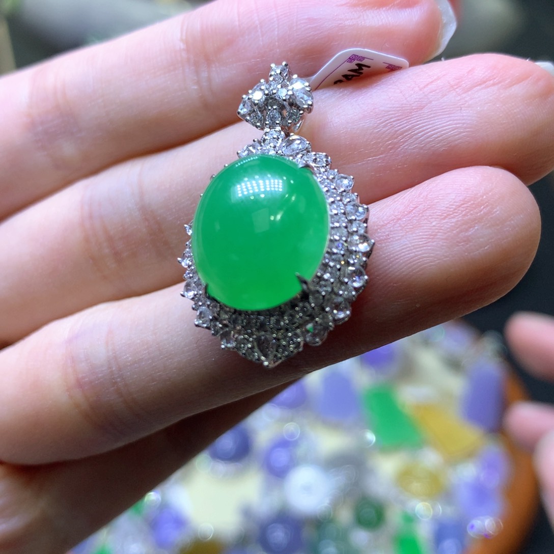 【闪购商品】翡翠颈饰18K金镶嵌翡翠吊坠项链