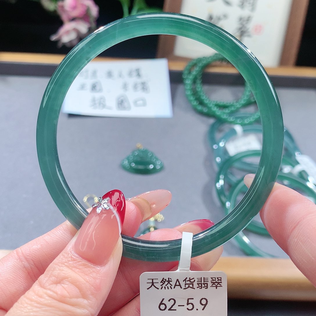 翡翠手镯（圆镯）未镶嵌