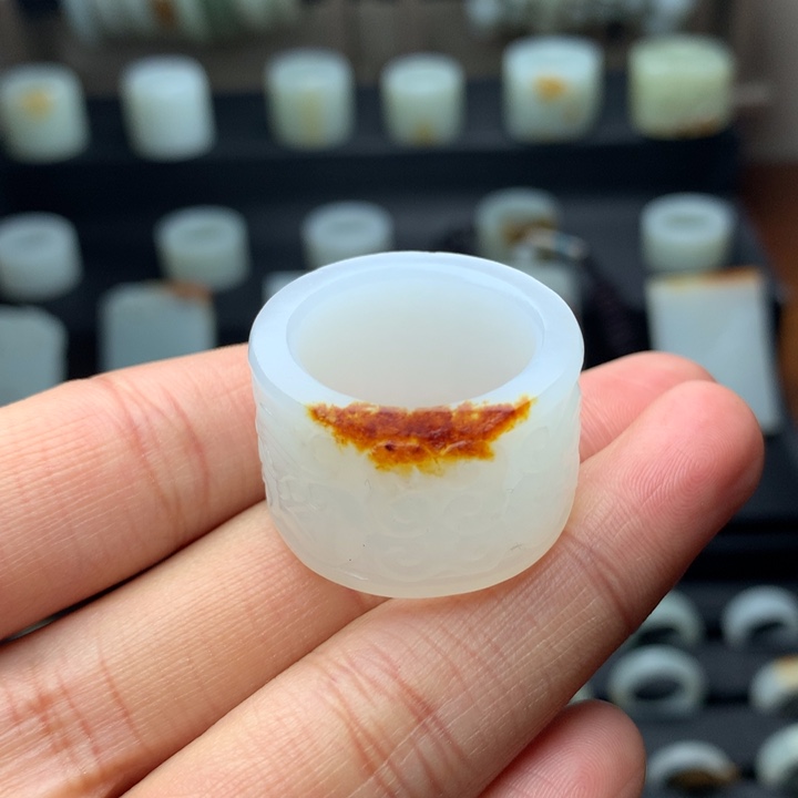 和田玉和田玉未镶嵌诗**天