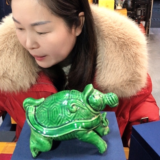 瓷片瓷器活在自己的世界