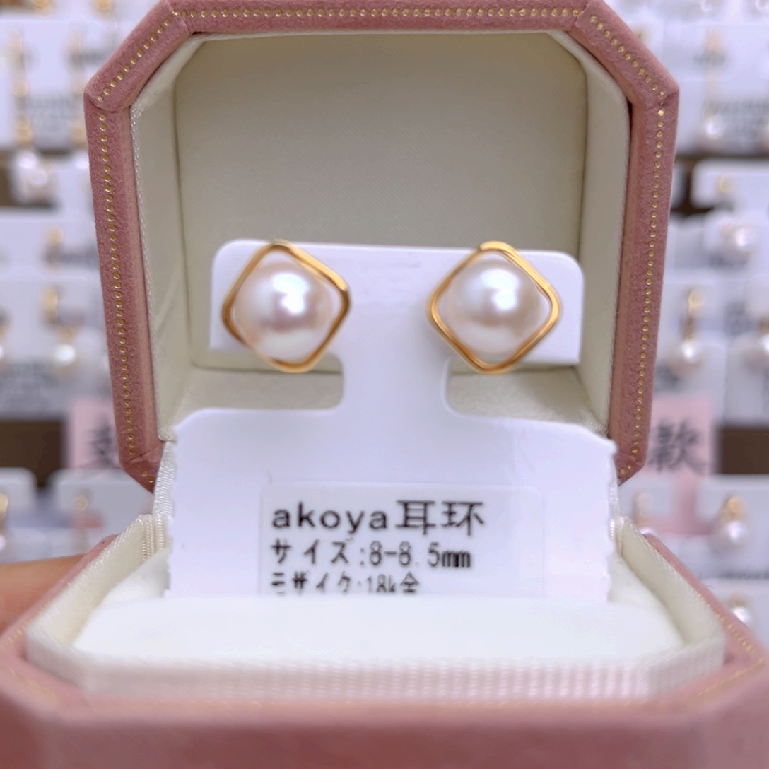 18K金镶嵌海水珍珠耳饰