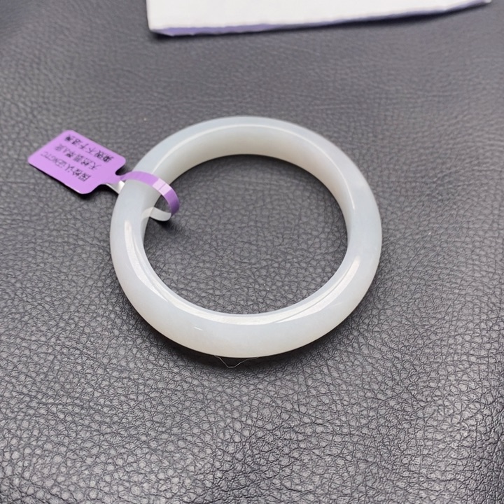 翡翠手镯未镶嵌翡翠手镯