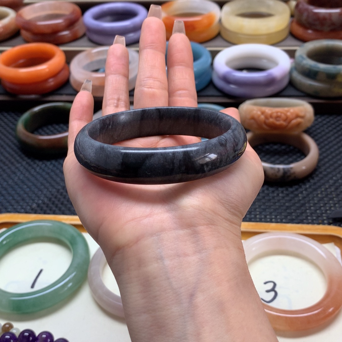 石英质玉手镯未镶嵌