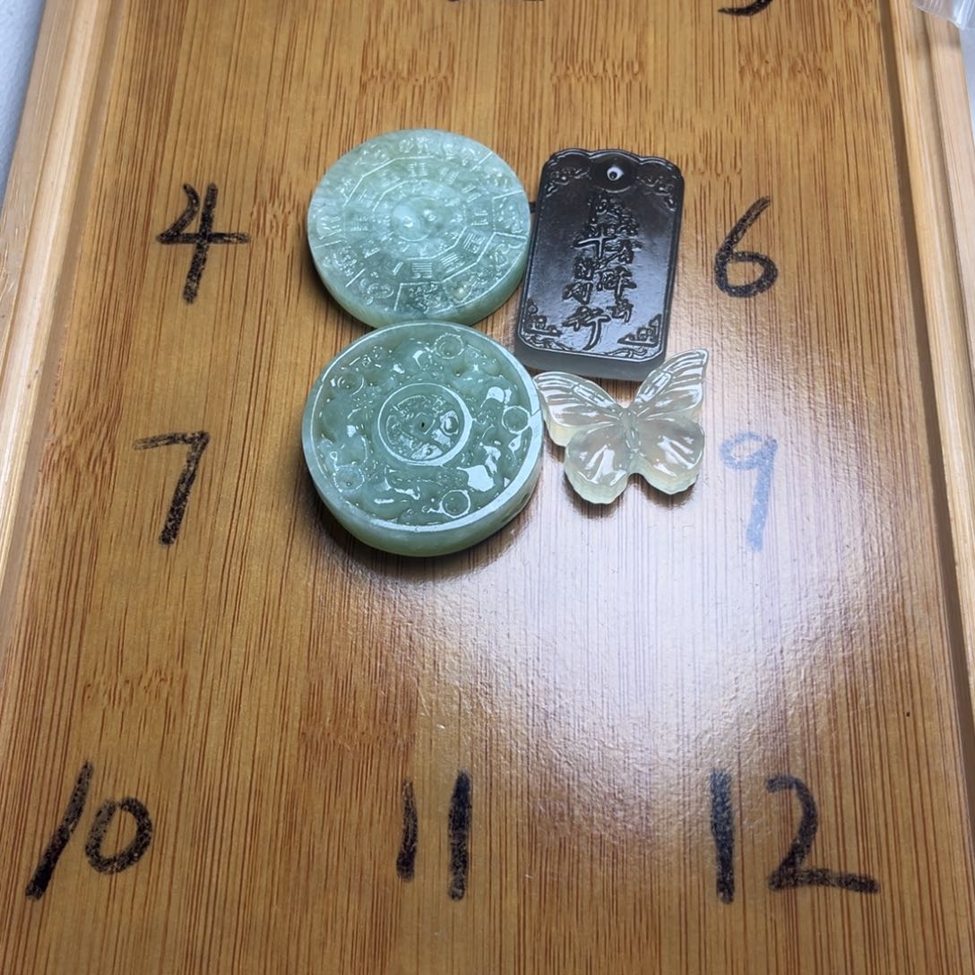 草***瓜蛇纹石玉未镶嵌颈饰