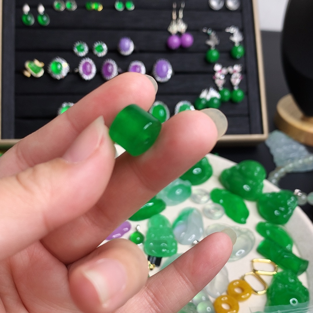 k***.翡翠未镶嵌颈饰优化833