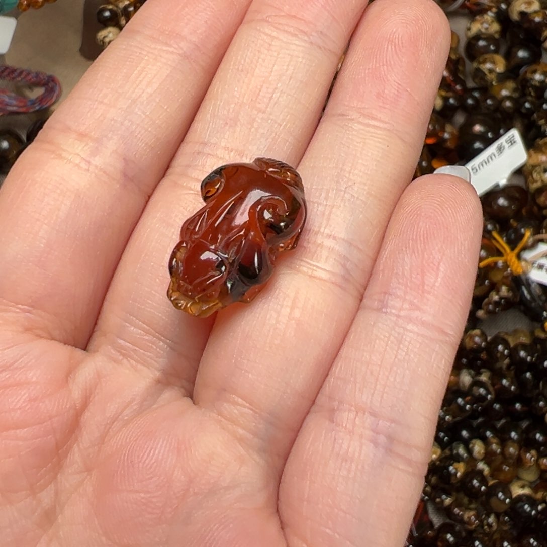 未镶嵌琥珀手链为****抚顺琥珀