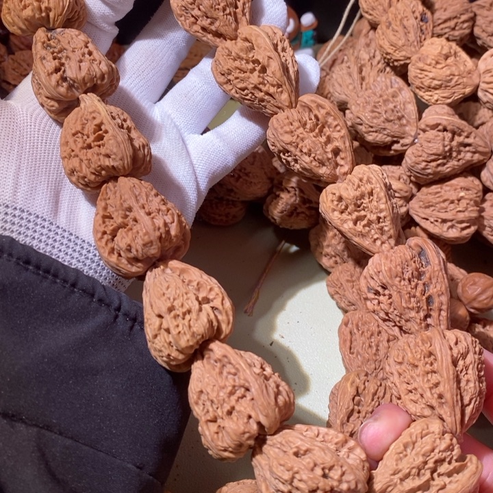 文玩核桃手串……30