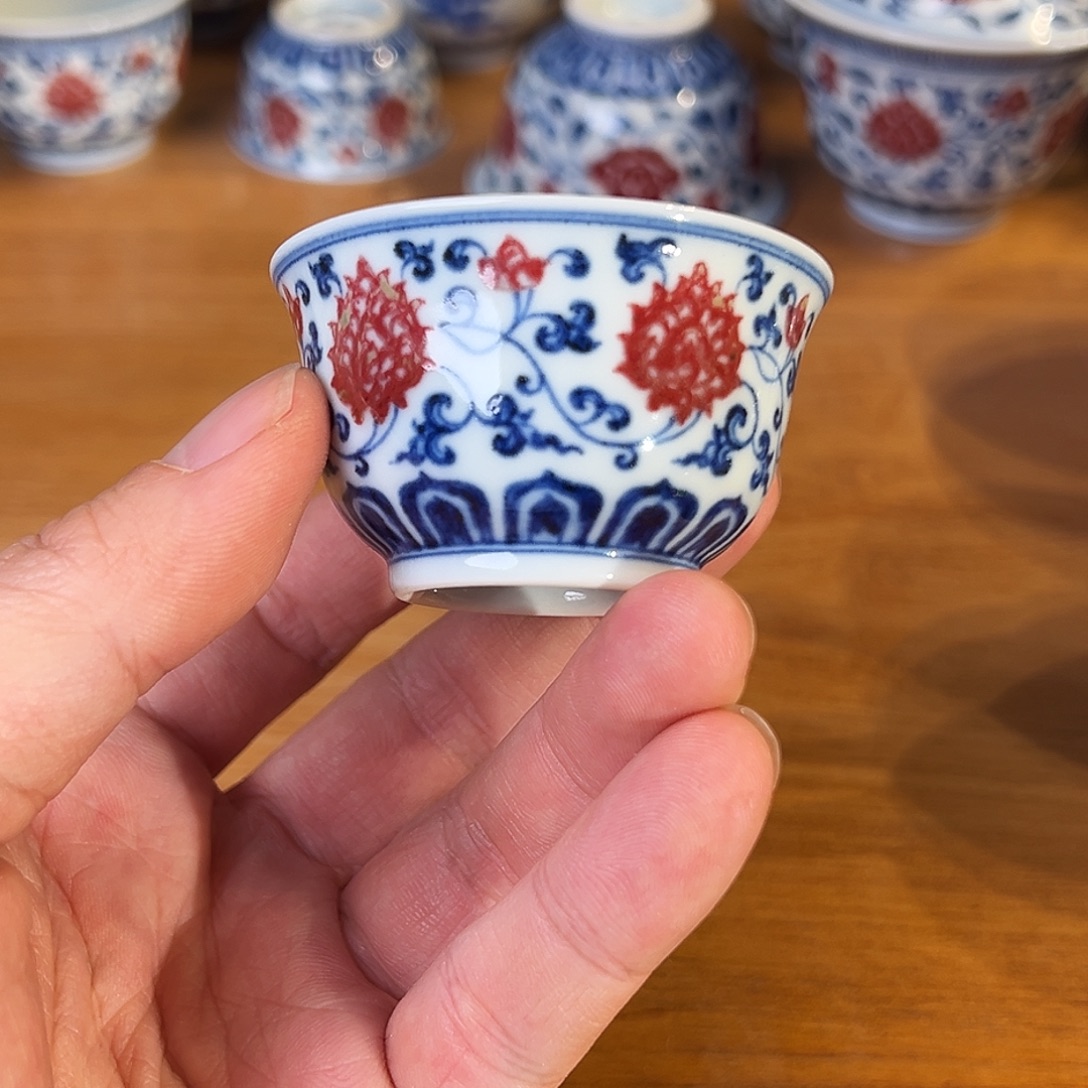 岚溪草堂缠枝莲釉里红