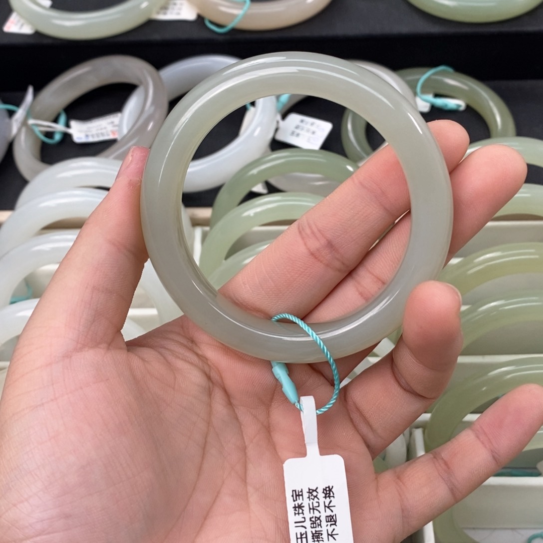 和田玉手镯未镶嵌56