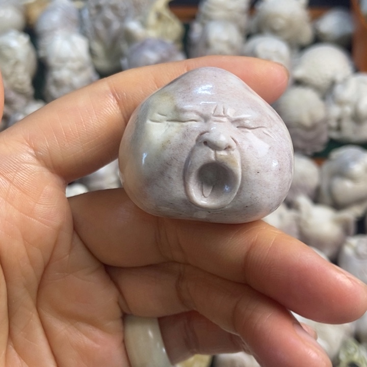 配饰鹿角雕刻一个出