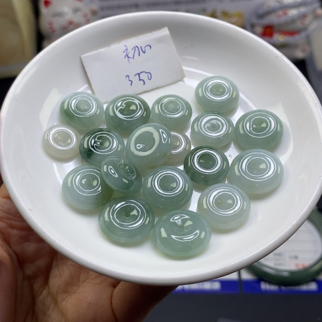 翡翠未镶嵌颈饰挂件