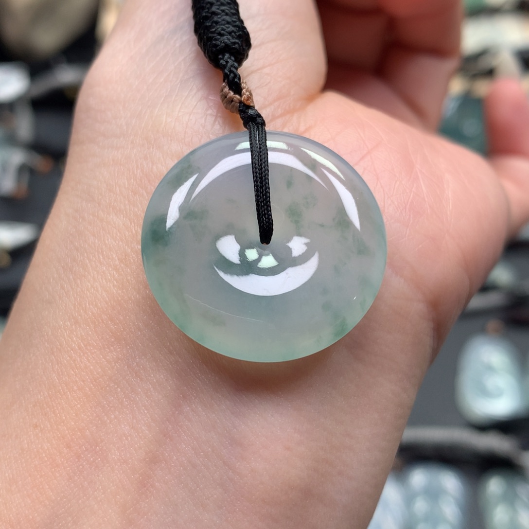 翡翠颈饰未镶嵌扣子