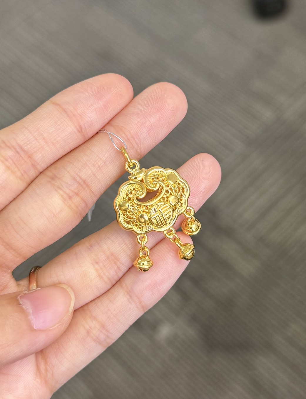   足金999 亮面提溜锁包