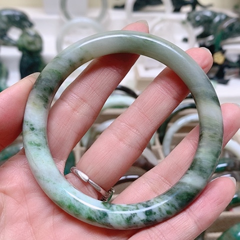 独山玉手镯未镶嵌