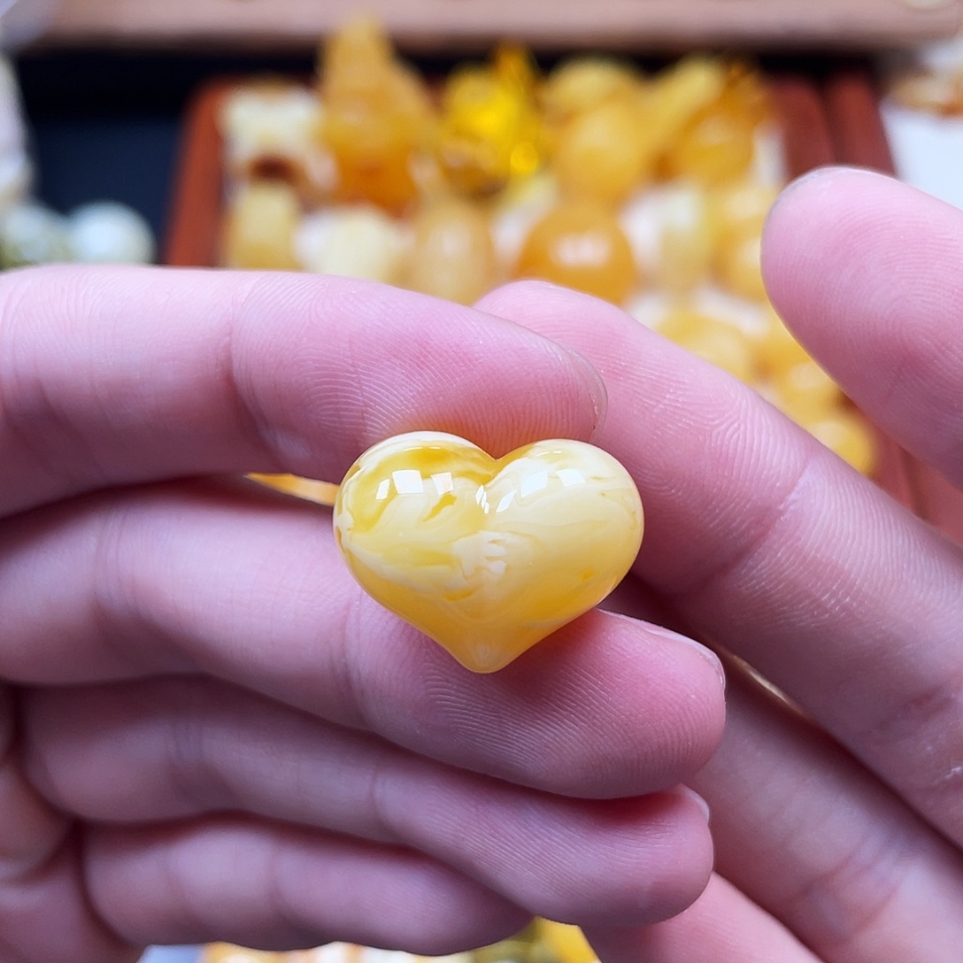 琥珀未镶嵌珠宝奇石