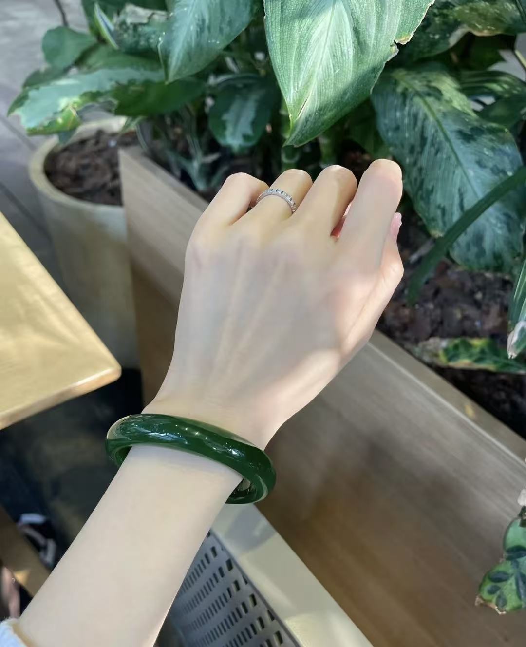 天然辰砂雅蒂娜精品手镯L8890