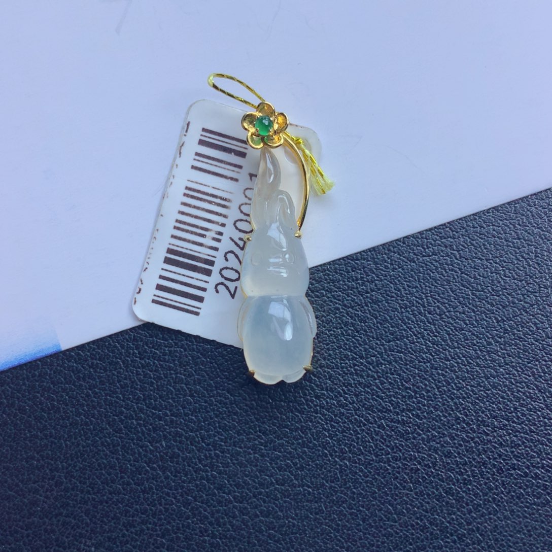 翡翠颈饰未镶嵌兔兔