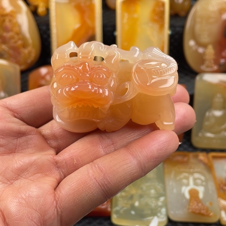 石英质玉（黄龙玉）颈饰未镶嵌