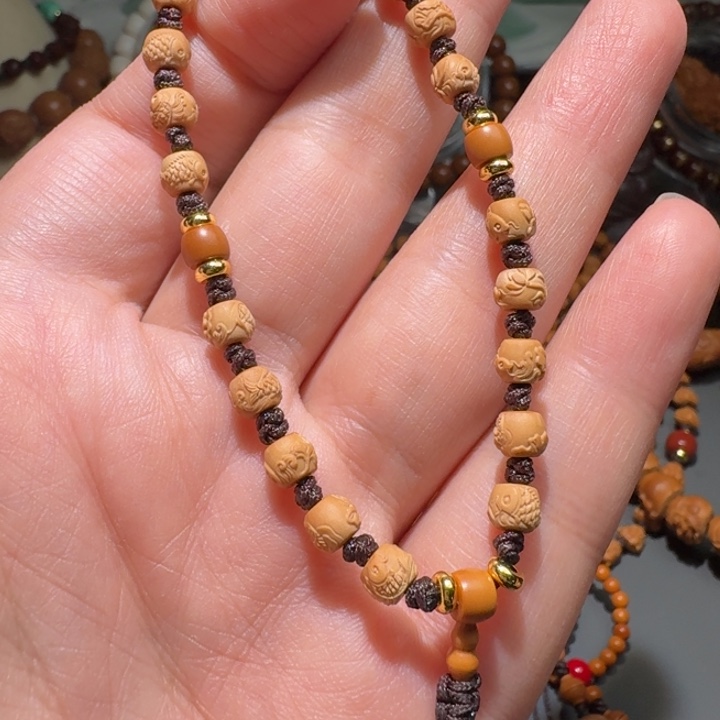 橄榄核手串连年有余