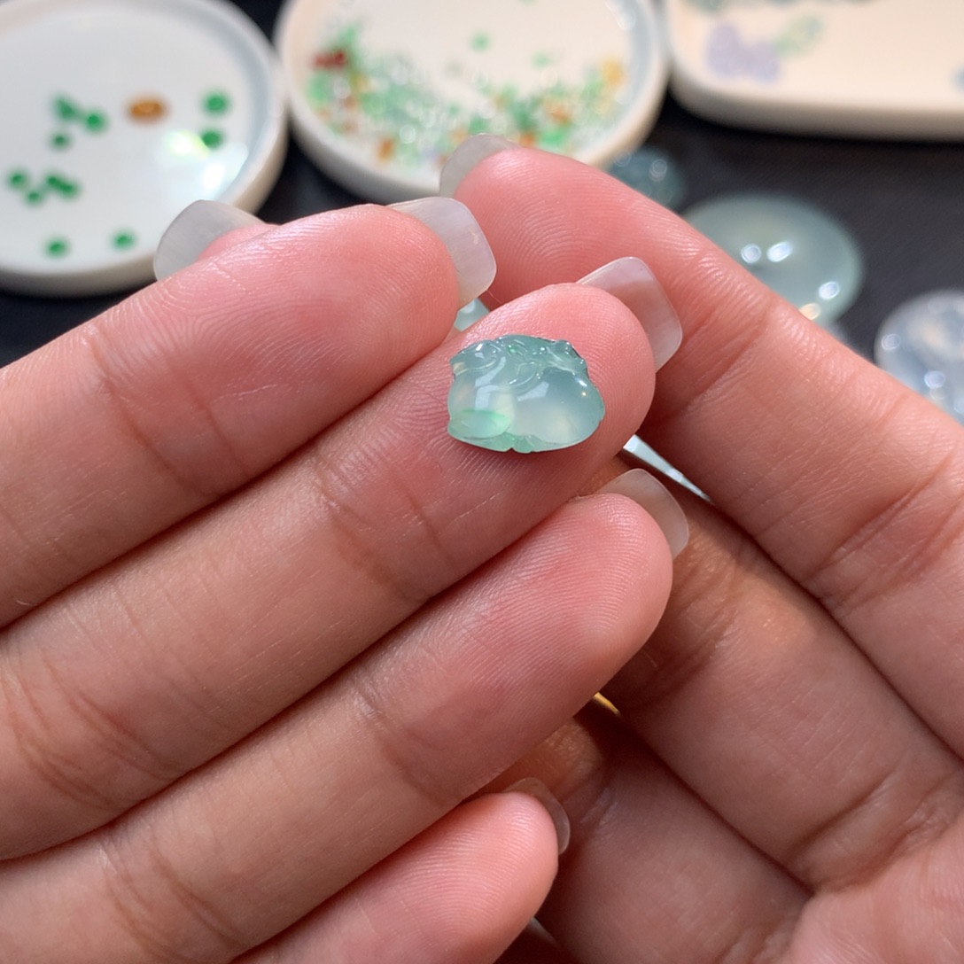 翡翠裸石未镶嵌一鹿有你