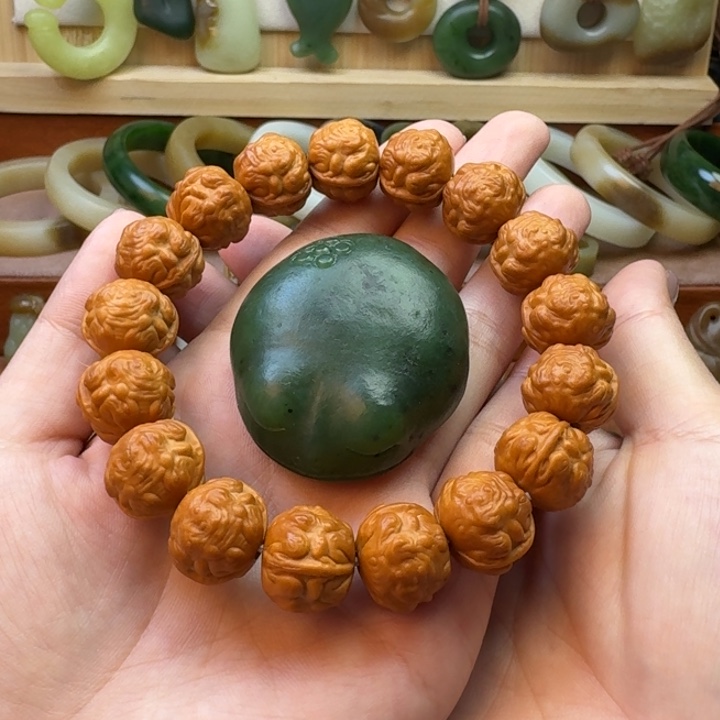 甜****和田玉未镶嵌颈饰