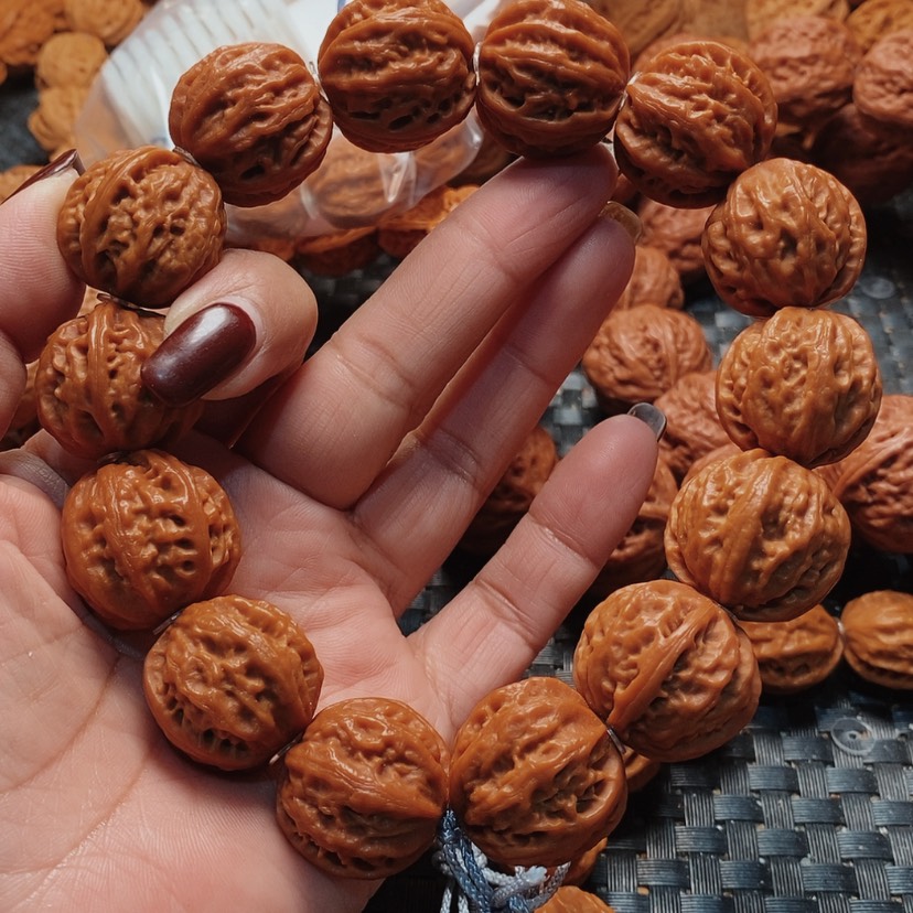 【闪购商品】文玩核桃吊坠诚**待粗筋八棱