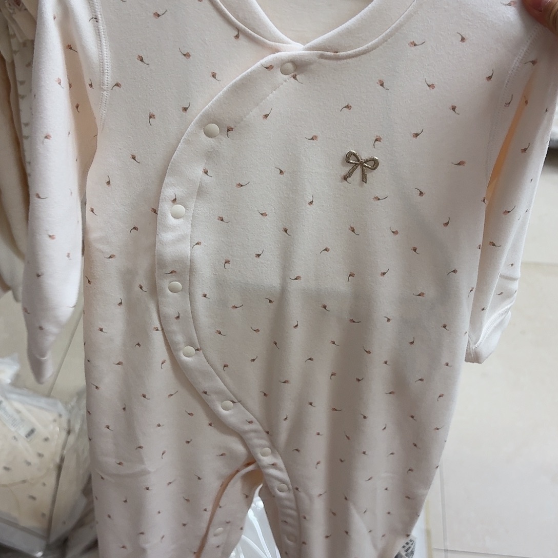 兰***果特价连体73码不退换挂版