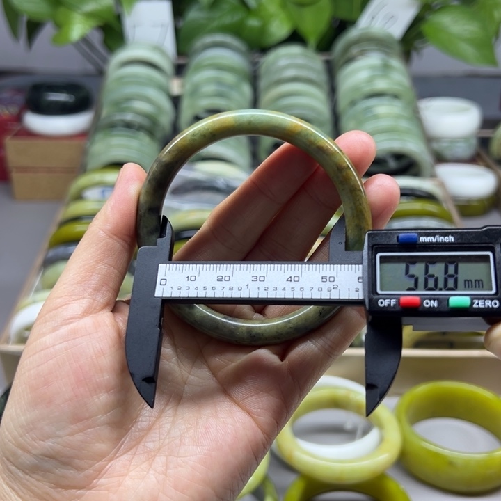 蛇纹石玉未镶嵌手镯22