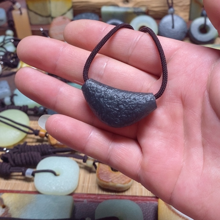 蛇纹石玉挂件未镶嵌