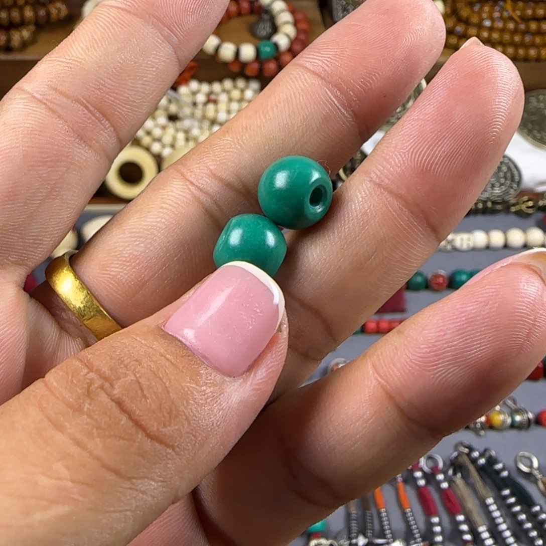 天***:玻璃颈饰松松一对